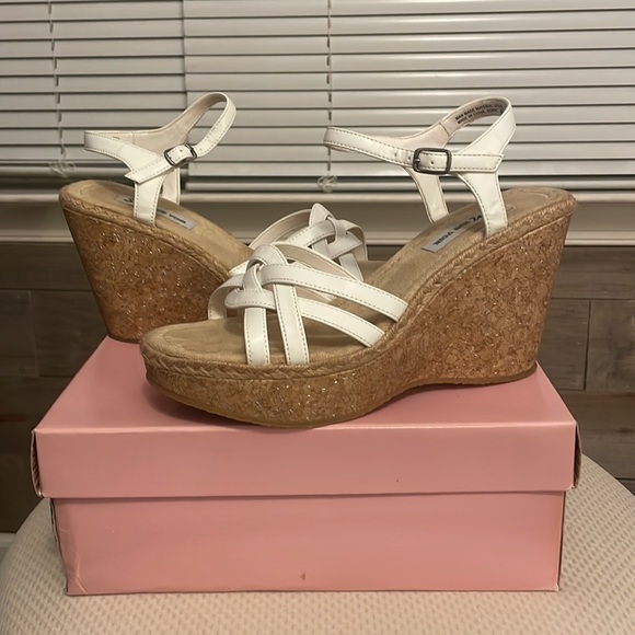 SM New York White Sandal/Wedge Size 8.5 - Picture 5 of 7